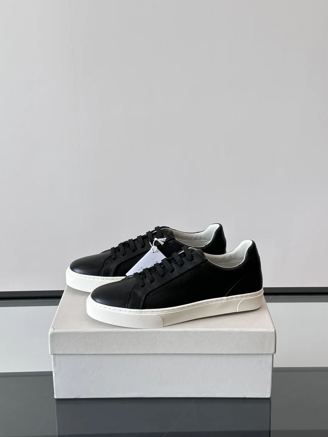 Brunello Cucinelli Men’s Luxury Leather Sneakers – Black Old Money Style