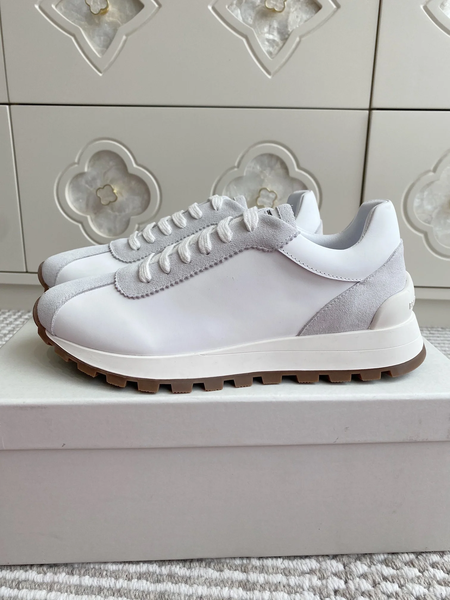 Brunello Cucinelli White Leather and Suede Sneakers – Elegant Italian Casual Shoes